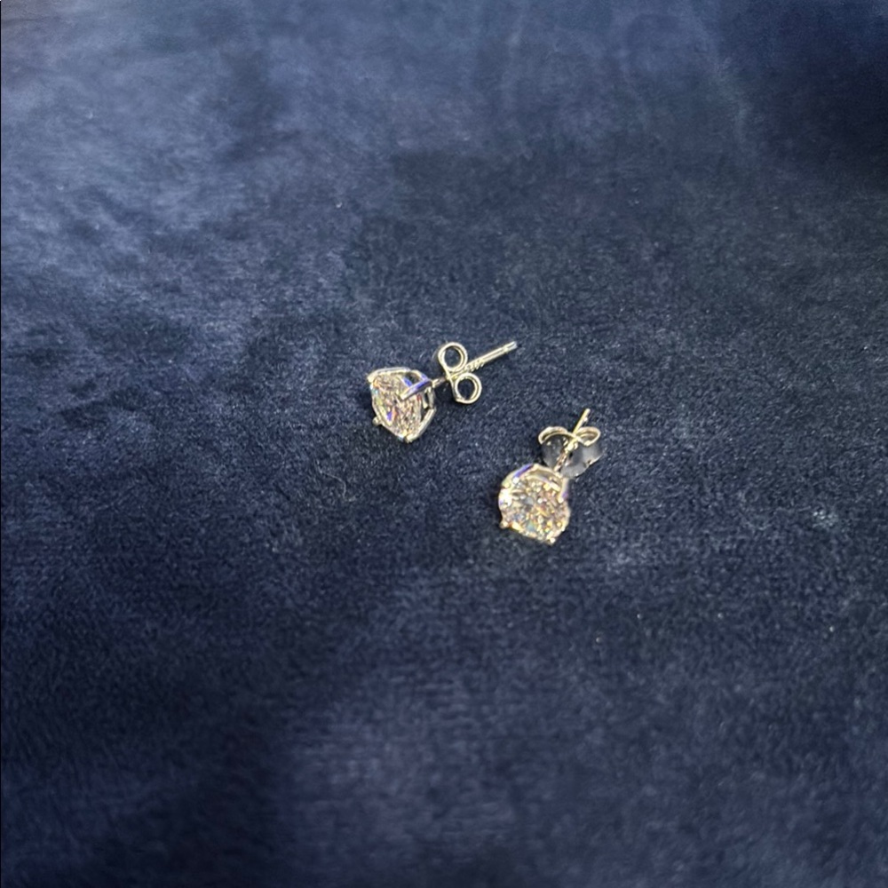 ❤️Elegant 925 sterling Silver Stud Earrings❤️